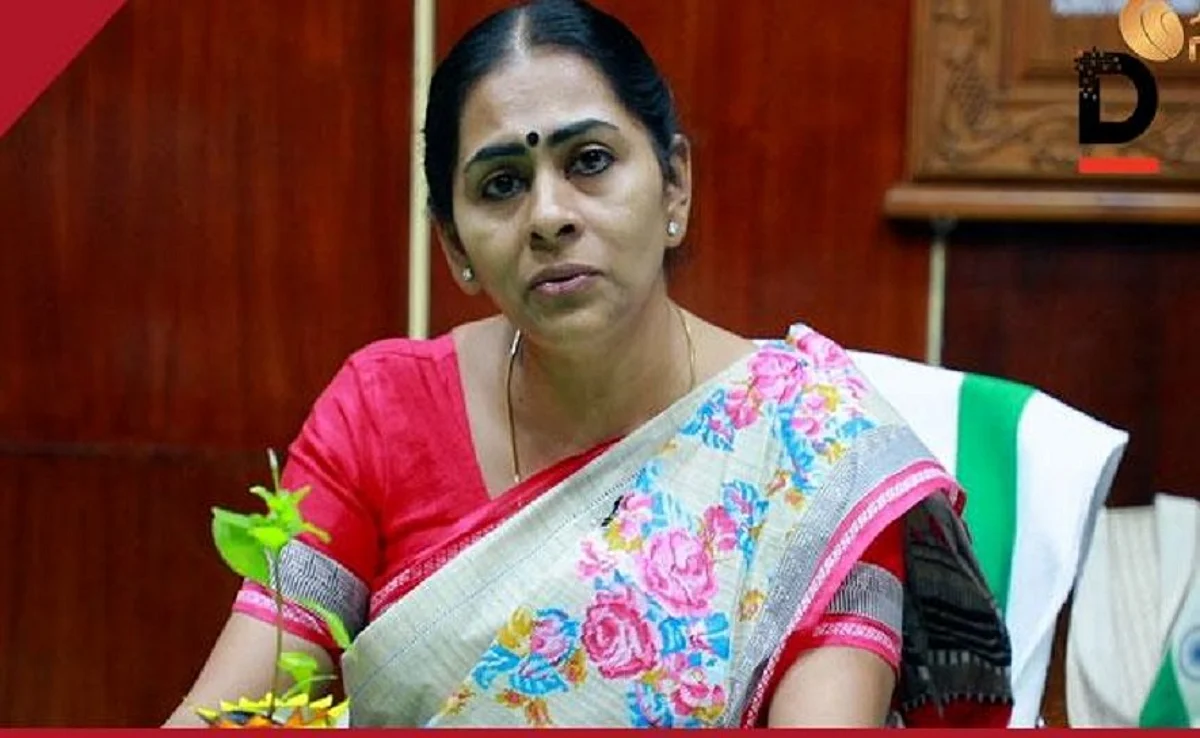 കൊച്ചി മേയര് സൗമിനി ജെയിന് സ്വയം നിരീക്ഷണത്തില്