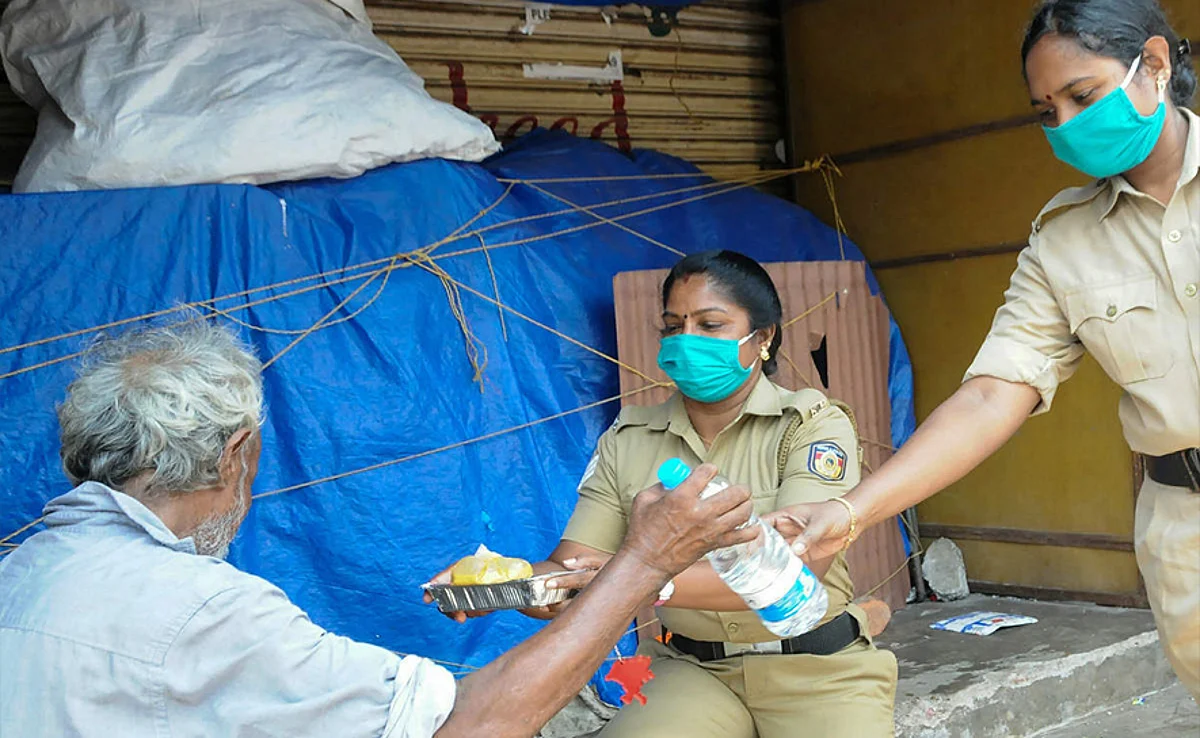 സര്ക്കാര് കോവിഡ് പ്രതിരോധ ചുമതല പൊലീസിന്; അതൃപ്തിയുമായി ആരോഗ്യപ്രവര്ത്തകര്
