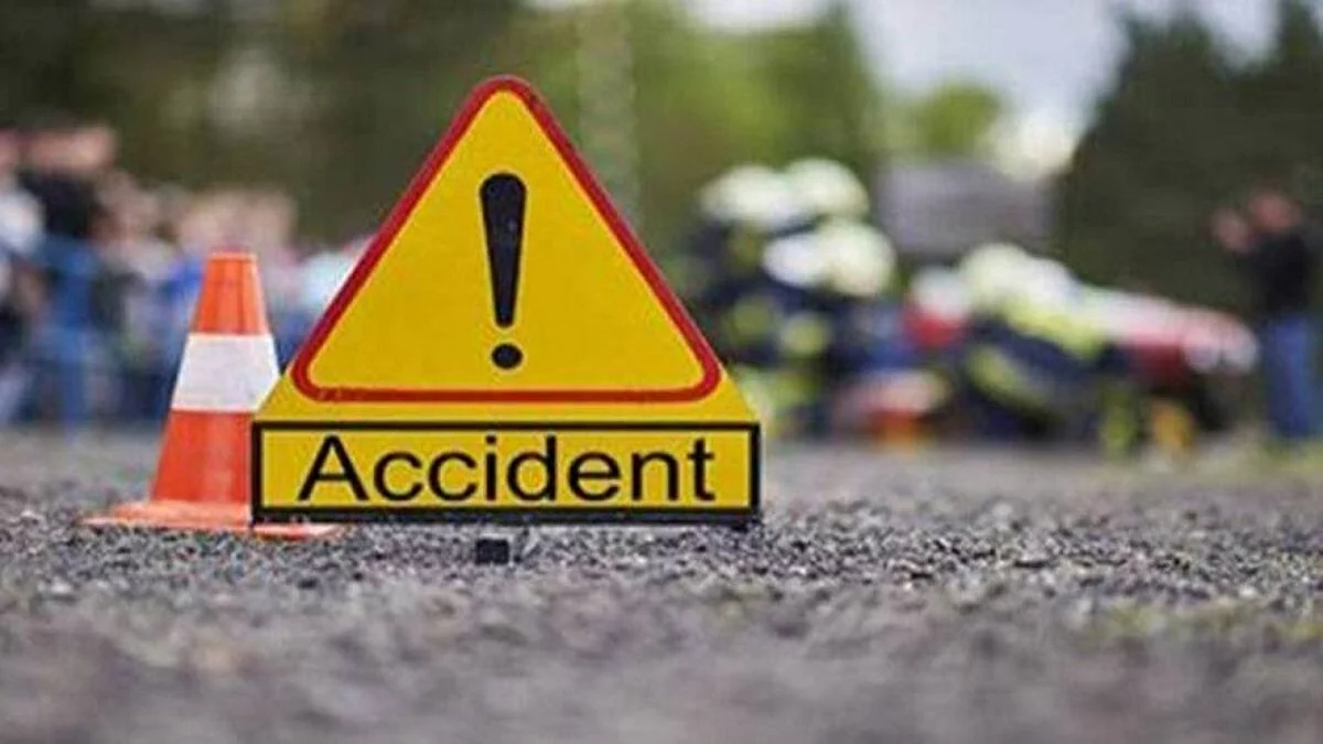തൃശൂര് തോട്ടപ്പടി ദേശീയപാതയില് ബസ് മറിഞ്ഞു; 16 പേർക്ക് പരുക്ക്