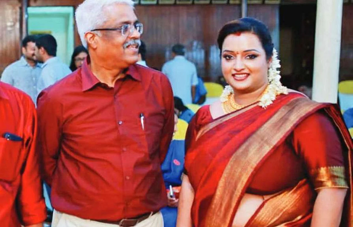 ശിവശങ്കർ സ്വപ്നയുമൊത്ത് മൂന്ന് തവണ വിദേശയാത്ര നടത്തി; എൻഫോഴ്സ്മെൻറ്