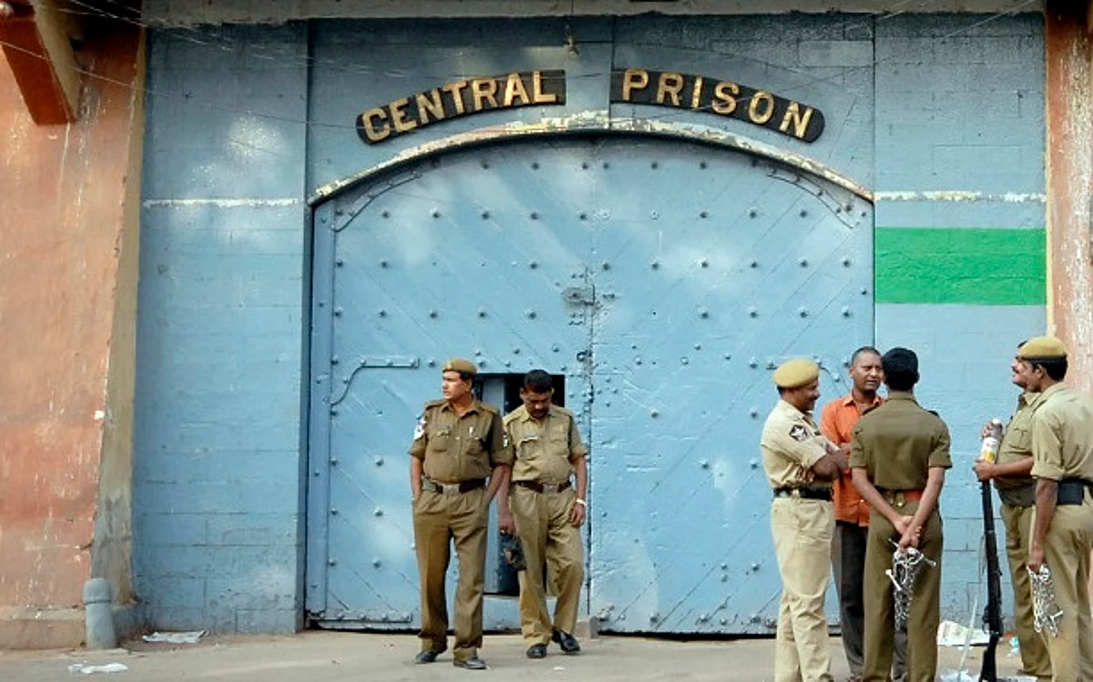 ക്യാമറ ധരിച്ച് ഇനിമുതൽ ജയിൽ ജീവനക്കാർ