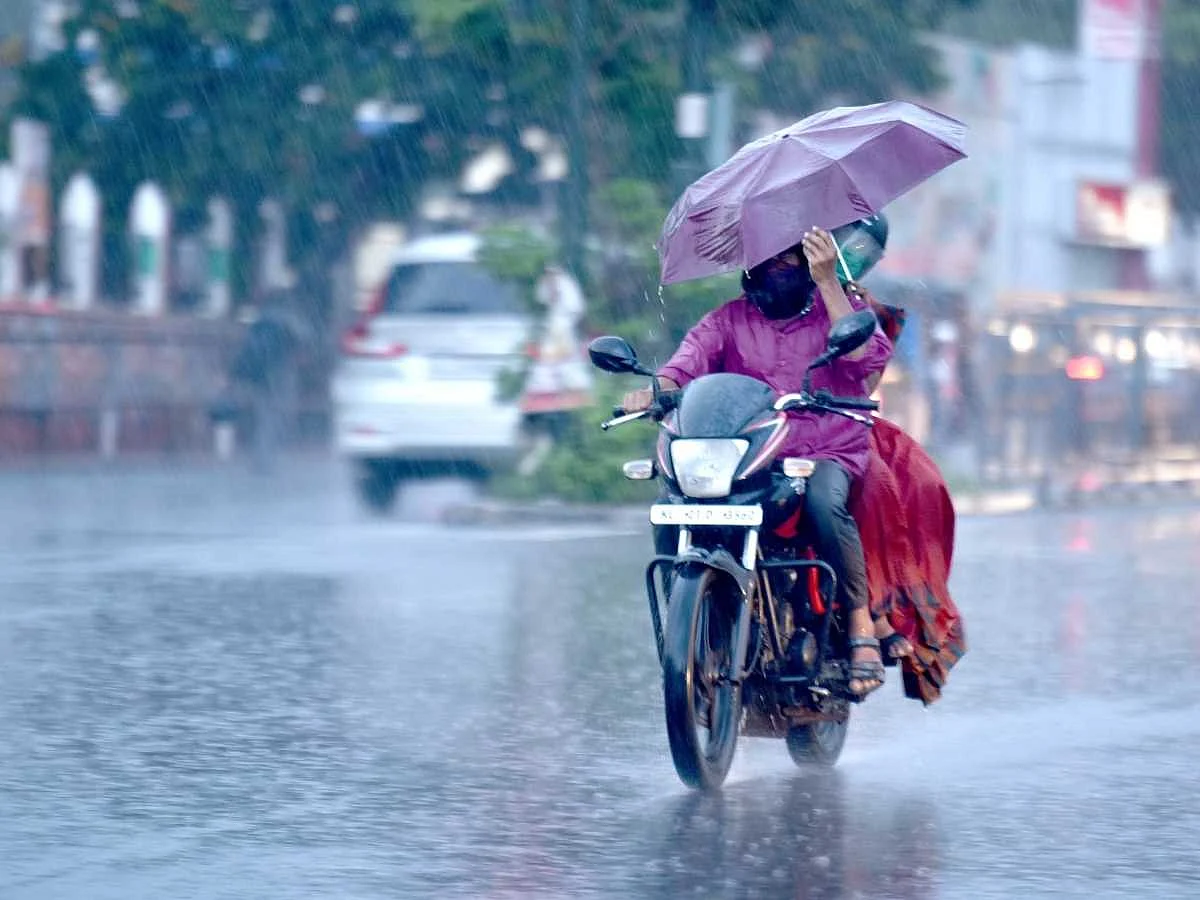 മൂന്ന് ദിവസം ശക്തമായ മഴ; രണ്ട് ജില്ലകളില് ഓറഞ്ച് അലര്ട്ട്