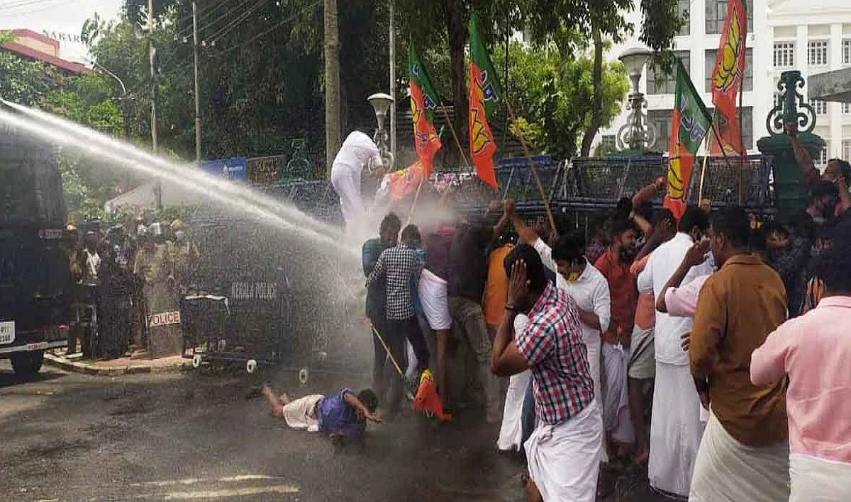 ജലീലിനെതിരായ പ്രതിപക്ഷ സമരം; കേസെടുത്തത് 3000 പേര്ക്കെതിരെ