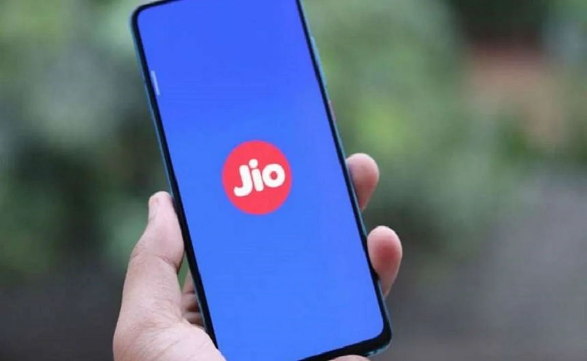 കുറഞ്ഞ വിലയില് ആൻഡ്രോയ്ഡ് ഫോണുകള് വിപണിയിലെത്തിക്കാന് ജിയോ