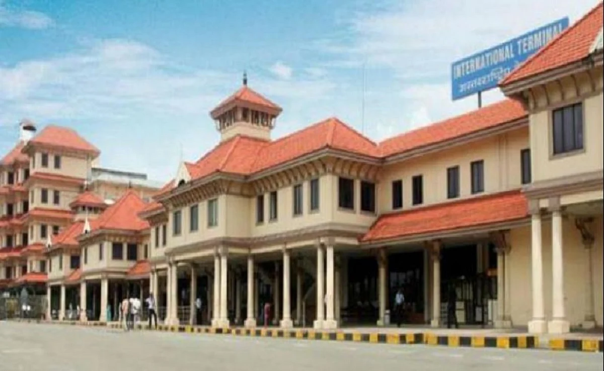 നെടുമ്പാശ്ശേരി വിമാനത്താവളത്തില് വൻ കഞ്ചാവ് വേട്ട