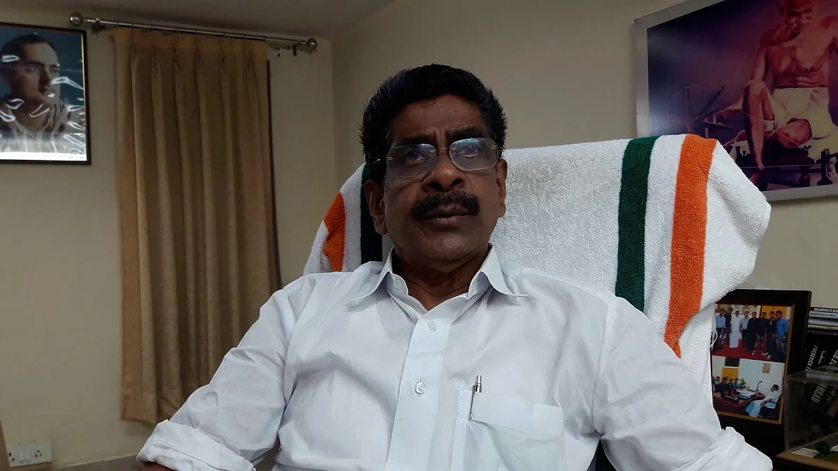 രാജിവെച്ച എംപിമാര്ക്കെതിരെ കര്ശന നിലപാടുമായി കെപിസിസി
