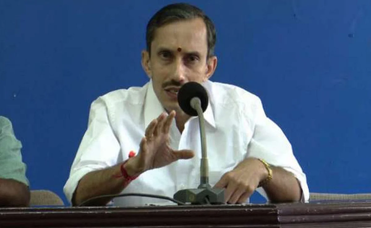 ഇങ്ങനെ ഒരാളെ മുഖ്യമന്ത്രി സ്ഥാനത്ത് ഇരുത്തണമോയെന്ന് സിപിഎം ചിന്തിക്കണം: എം ടി രമേശ്