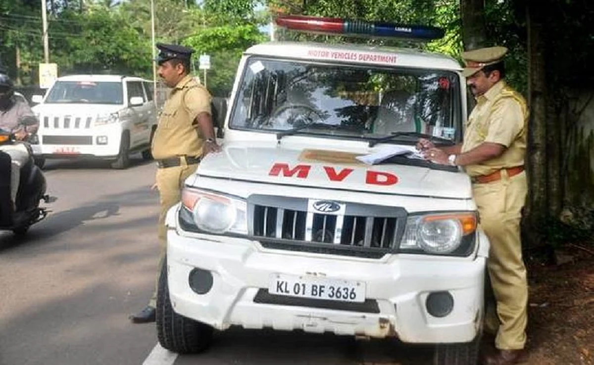വാഹനത്തിൽ കുട്ടികളുടെ പേരെഴുതാം; സ്റ്റിക്കർ ഒട്ടിക്കാം: വ്യാജ പ്രചാരണങ്ങളിൽ വീഴരുത്