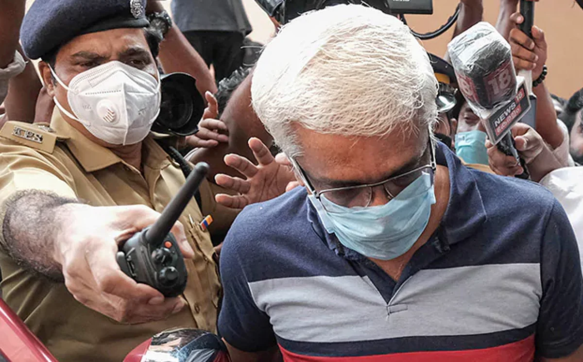 ശിവശങ്കറിനെ ഏഴ് ദിവസത്തേക്ക് കസ്റ്റഡിയില് വിട്ട് കോടതി