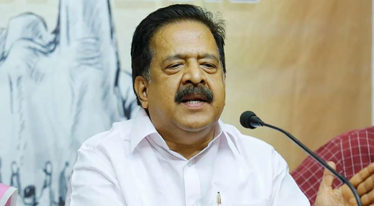 ഐ ഫോൺ വിവാദം: മൊഴി തിരുത്തി സന്തോഷ് ഈപ്പന്; ചെന്നിത്തലക്ക് ആശ്വാസം