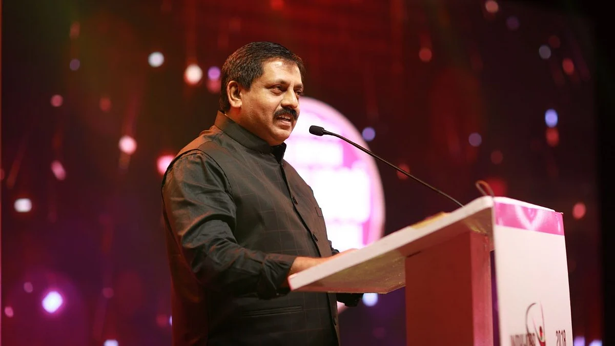 ചിരിയും ചിന്തയുമൊരുക്കി 'പൂരഭാഷിണി ' കവിത.