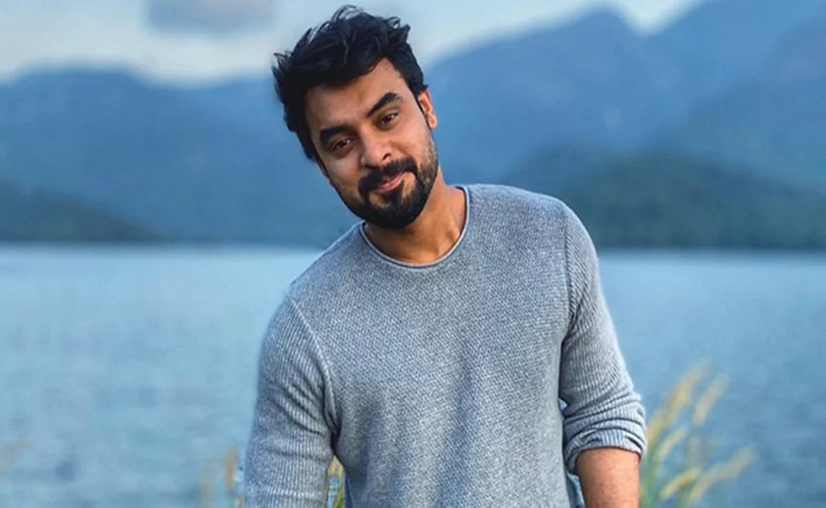 ഷൂട്ടിംഗിനിടെ നടന് ടൊവിനോ തോമസിന് പരിക്ക്; ആന്തരിക രക്തസ്രാവത്തെ തുടർന്ന് തീവ്രപരിചരണത്തിൽ