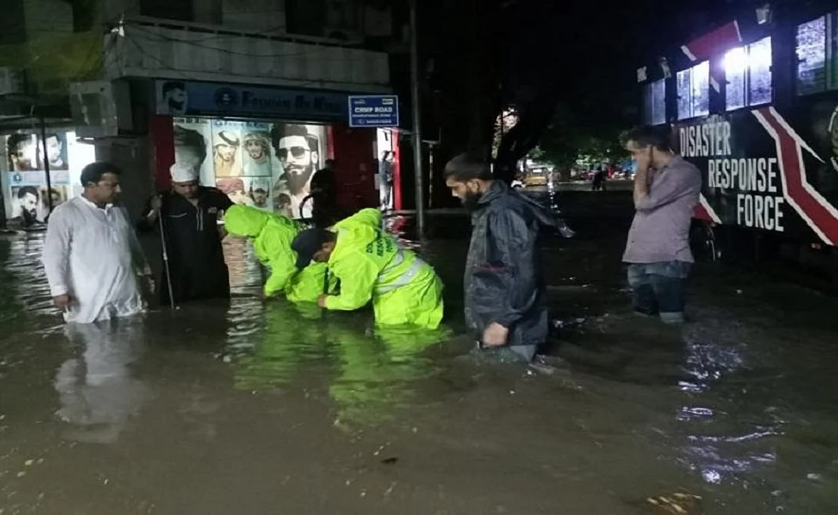 ആന്ധ്രാപ്രദേശിലും തെലങ്കാനയിലും കനത്ത മഴ; ഹൈദരാബാദിൽ എട്ട് മരണം