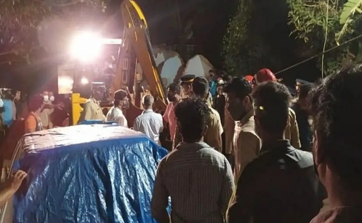 കോഴിക്കോട് തകര്ന്നുവീണ കെട്ടിടത്തിനകത്ത് നിന്ന് രക്ഷപ്പെടുത്തിയയാൾ മരിച്ചു