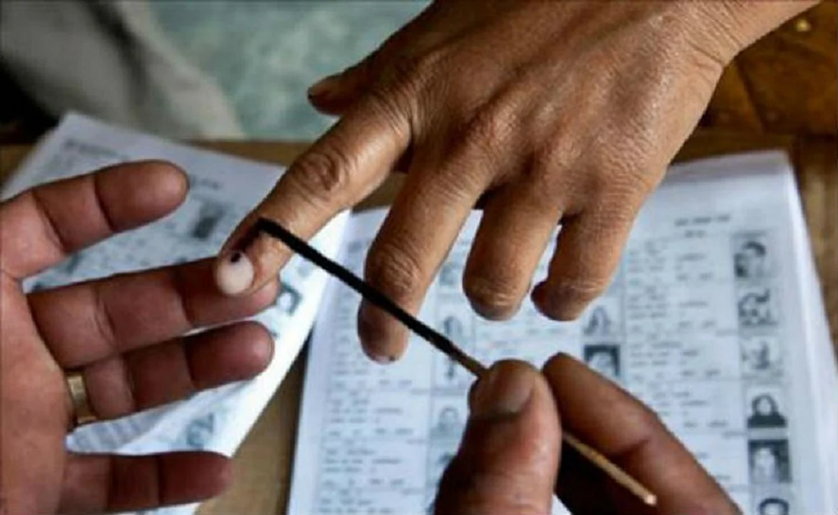 കോവിഡ് രോഗികൾക്ക് വോട്ടുചെയ്യാൻ നിയമമായി; വിജ്ഞാപനമിറക്കി
