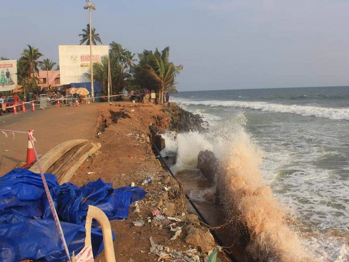 ശംഖുമുഖം കടപ്പുറത്ത് സന്ദർശകർക്ക് നിയന്ത്രണം