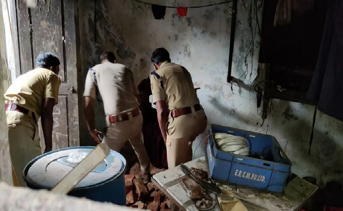 കൊച്ചിയില് വന് സ്വര്ണക്കവര്ച്ച; മോഷ്ടാക്കള് ജ്വല്ലറിയില് നിന്ന് കവര്ന്നത് 300 പവന്