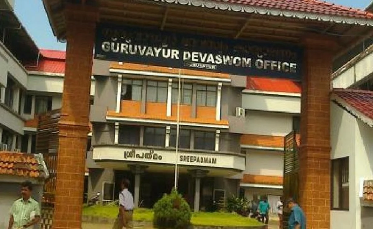 ഗുരുവായൂര് ദേവസ്വം മുഖ്യമന്ത്രിയുടെ ദുരിതാശ്വാസ നിധിയിലേക്ക് നല്കിയ തുക തിരികെ നൽകണം: ഹൈക്കോടതി