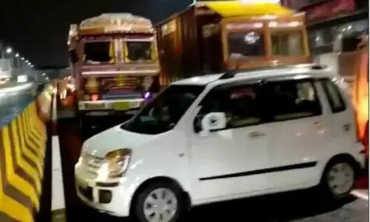 വൈറ്റില പാലം തുറന്ന സംഭവത്തില് മൂന്നു പേര് കൂടി അറസ്റ്റില്