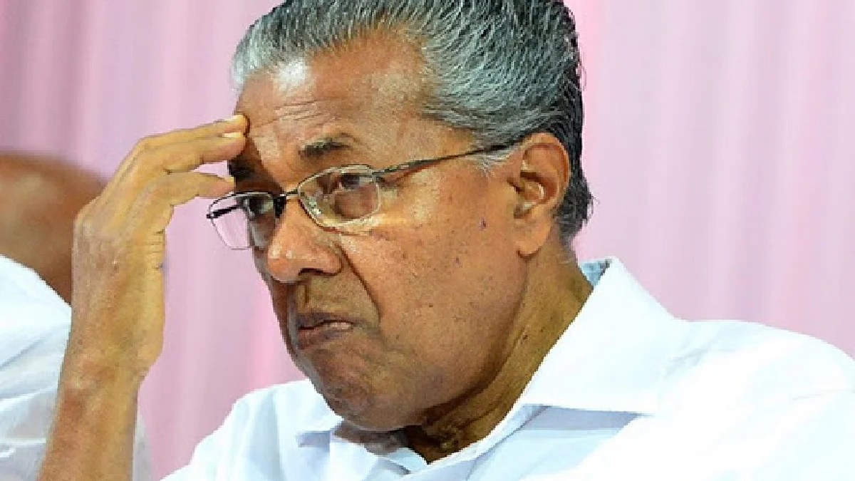 പിണറായി സര്ക്കാരിന് തിരിച്ചടി; സ്ഥിരപ്പെടുത്തല് നടപടിയ്ക്ക് സ്റ്റേ