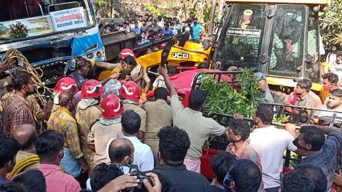 മങ്കട വേരുംപുലാക്കലില് വാഹനാപകടത്തില് മൂന്ന് മരണം