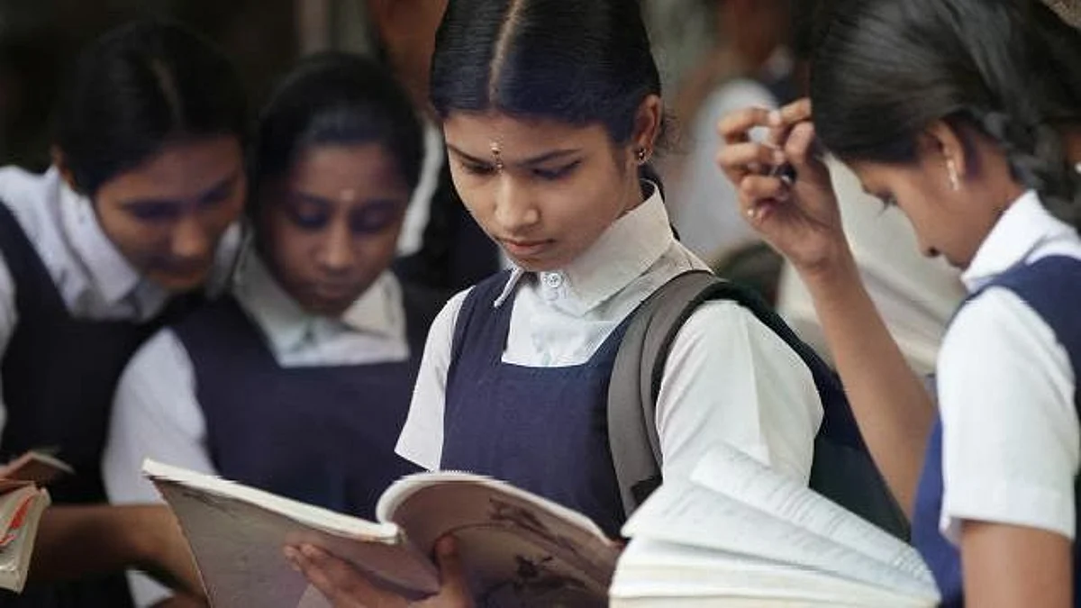 സംസ്ഥാനത്തെ എസ്എസ്എൽസി, ഹയർ സെക്കന്ററി പരീക്ഷകൾ നാളെ തുടങ്ങും
