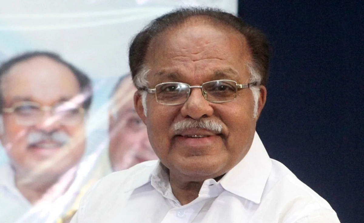 ശ്രി എമ്മിനെ ആര്എസ് എസ് സഹയാത്രികന് ആക്കുന്നത് വേദനാജനകം; വിടി ബല്റാമിനെതിരെ പിജെ കുര്യന്
