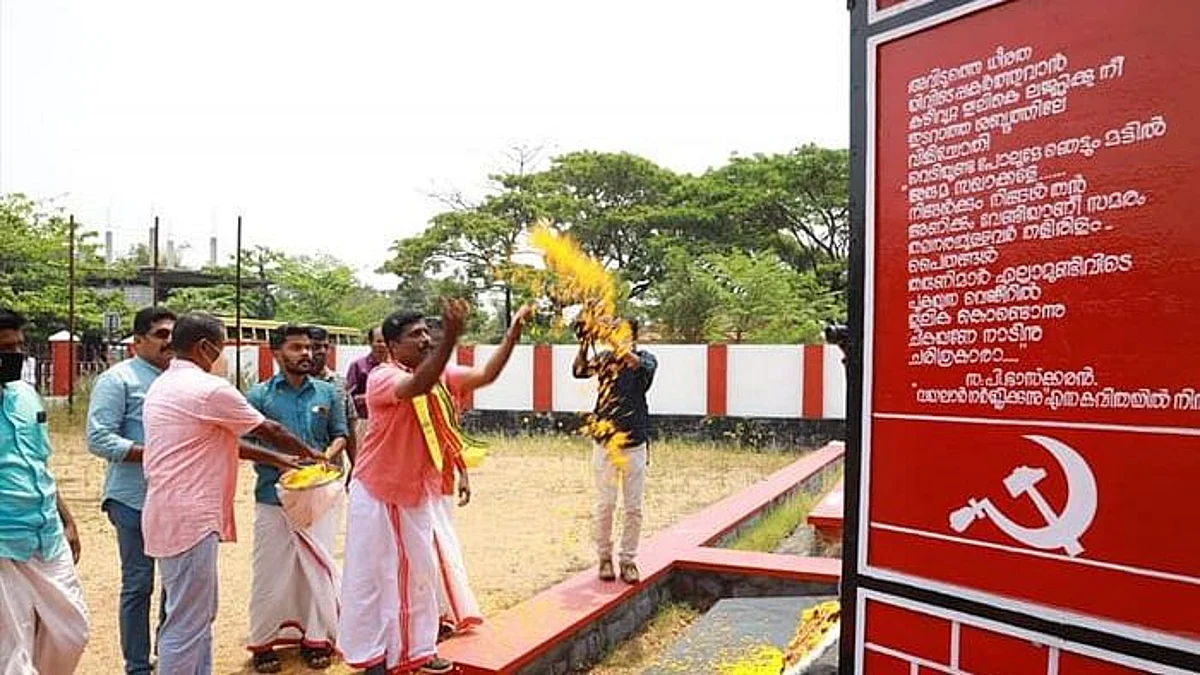 പുന്നപ്ര-വയലാർ സ്മാരകത്തിൽ ബിജെപി സ്ഥാനാർത്ഥിയുടെ പുഷ്പാർച്ചന