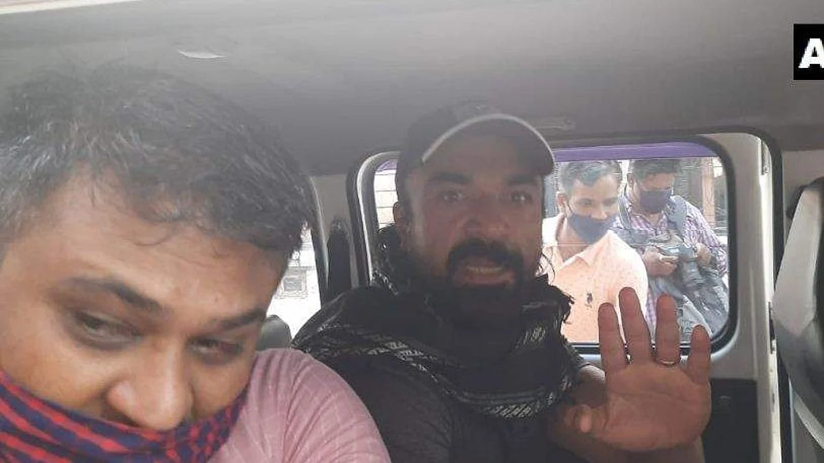 ലഹരിമരുന്നു കേസിൽ ബോളിവുഡ് നടൻ അജാസ് ഖാനെ പോലീസ് അറസ്റ്റ് ചെയ്തു