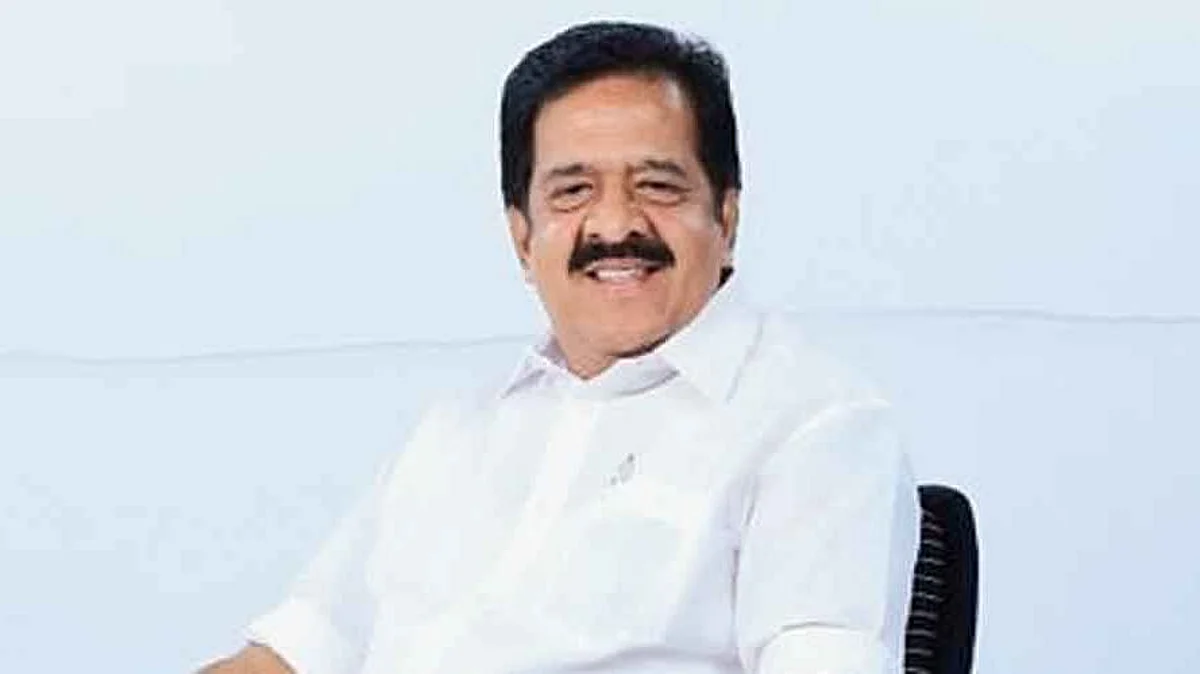 ഇരട്ട വോട്ടുള്ളവരെ വിലക്കണം എന്നാവശ്യപ്പെട്ടു രമേശ് ചെന്നിത്തല ഹൈ കോടതിയെ സമീപിച്ചു