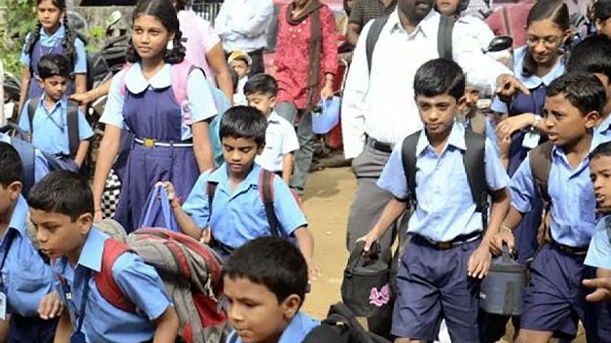കൊറോണ വ്യാപനം ; സ്കൂളുകള് വീണ്ടും അടച്ചിടും