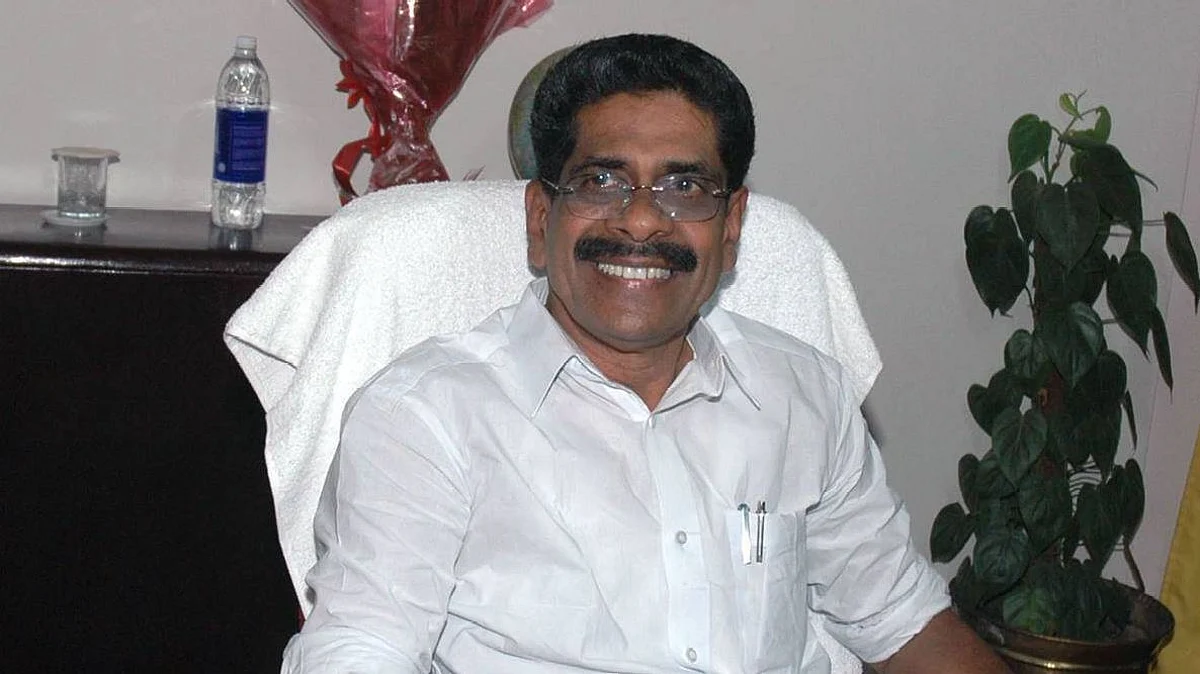 ധർമ്മടത്ത് മുഖ്യമന്ത്രി പിണറായി വിജയന് എതിരെ കെ സുധാകരൻ എം പി മത്സരിക്കണം: മുല്ലപ്പള്ളി രാമചന്ദ്രൻ