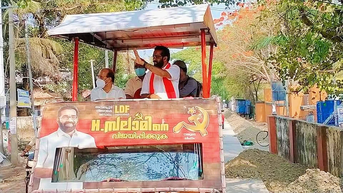 മന്ത്രി ജി.സുധാകരന് എല്.ഡി.എഫ് സ്ഥാനാര്ത്ഥിയുമായി വോട്ടര്മാരെ കാണുന്നു