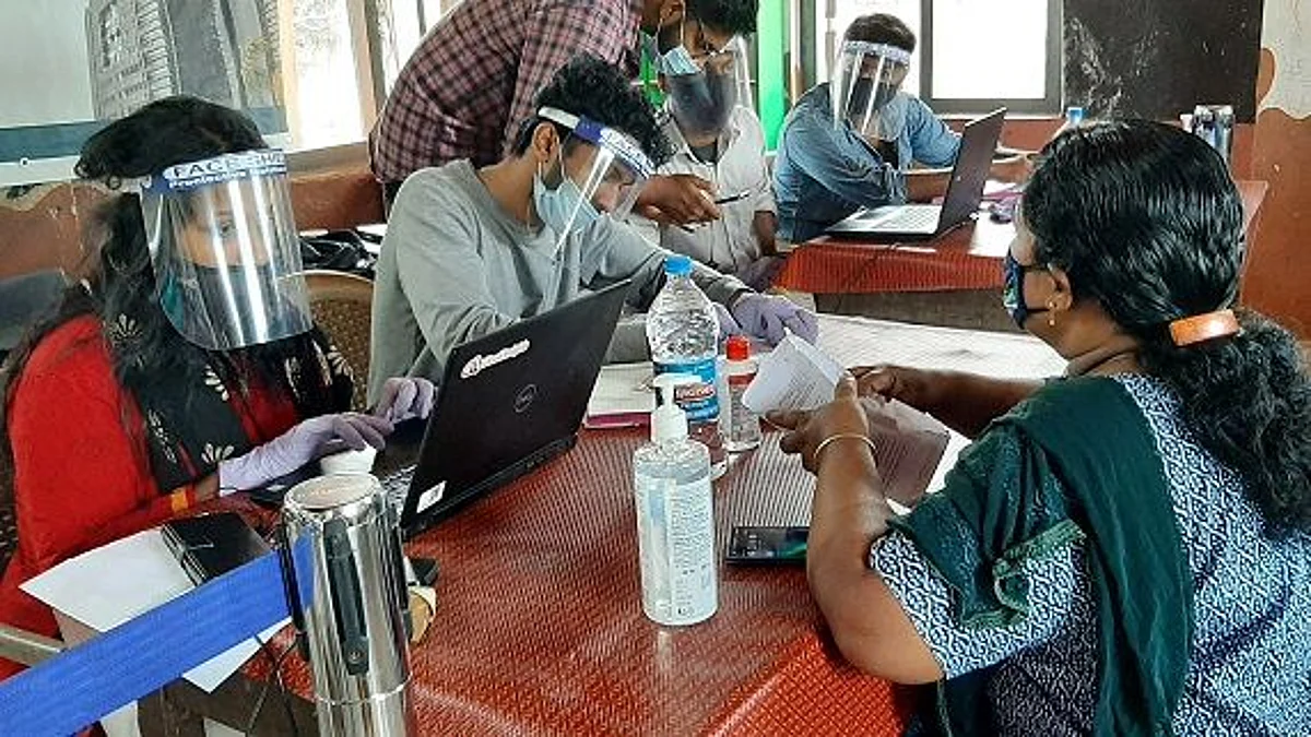 കോവിഡ്-19 വാക്സിൻ രജിസ്ട്രേഷൻ ഡ്രൈവുമായി യു എസ് ടി