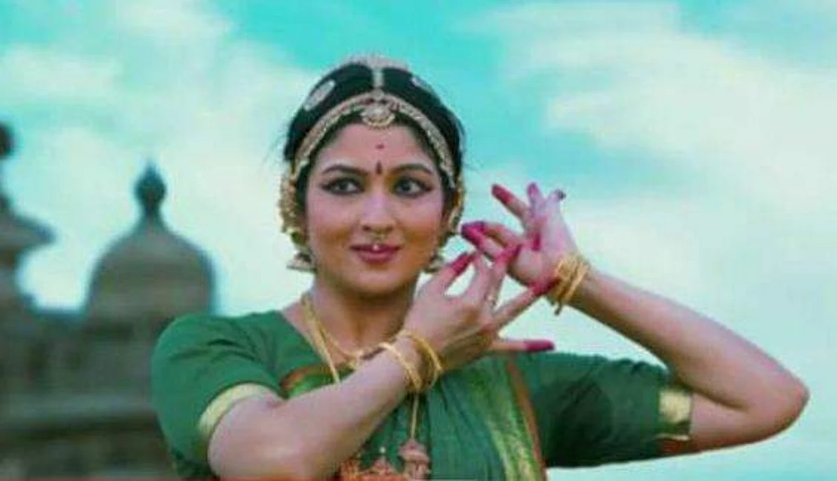 തിരഞ്ഞെടുപ്പ് പ്രൊമോഷൻ വിഡിയോയിൽ കോൺഗ്രസ് നേതാവിന്റെ ഭാര്യയുടെ നൃത്തം