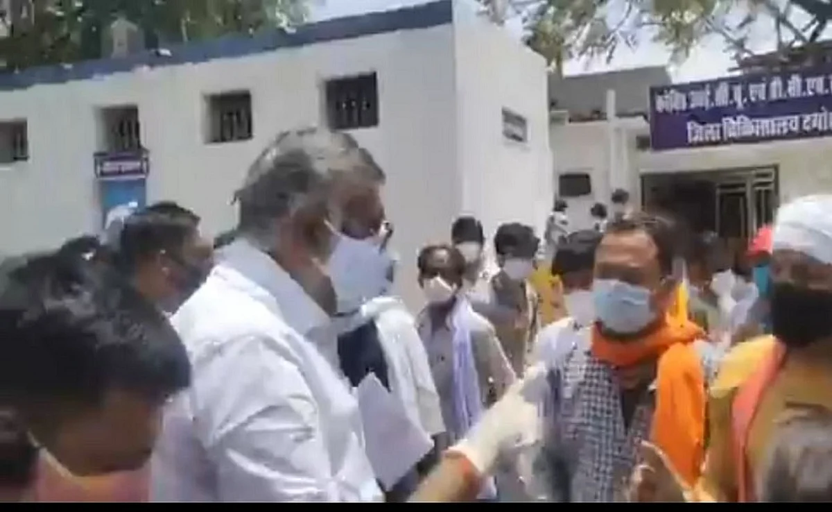 'ഓക്സിജനല്ല, നല്ല അടി കിട്ടും'; പരാതിക്കാരനോട് ക്ഷുഭിതനായി കേന്ദ്രമന്ത്രി