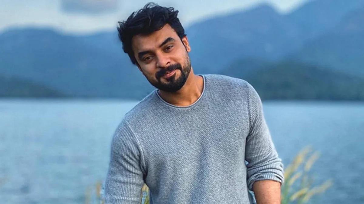 നടൻ ടോവിനോ തോമസിന് കോവിഡ് സ്ഥിരീകരിച്ചു