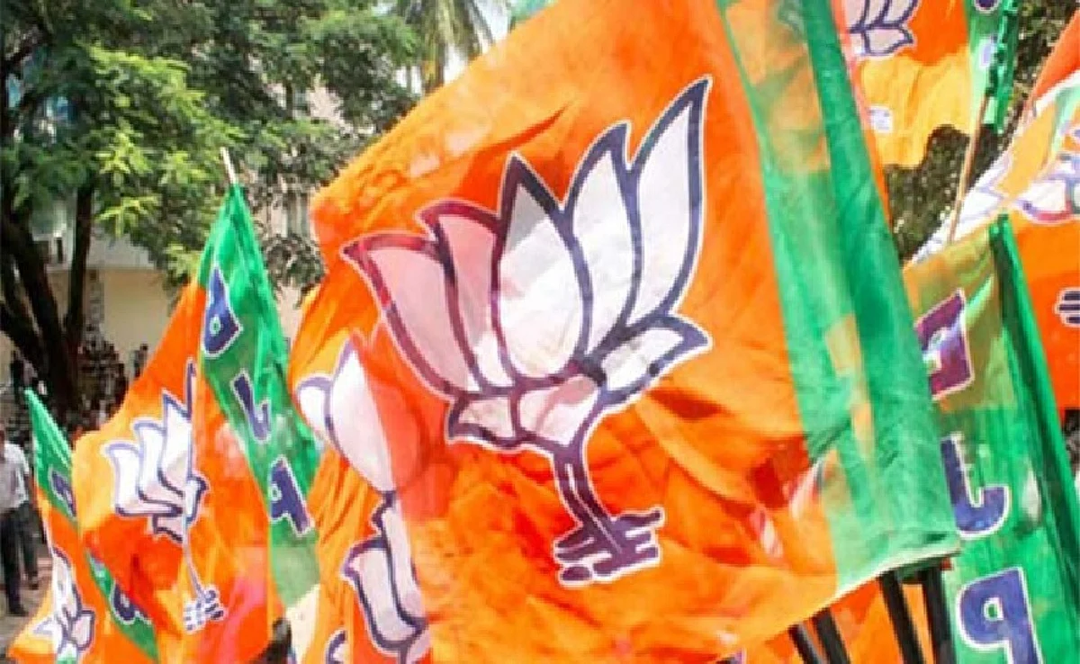 അസമിലും പുതുച്ചേരിയിലും ബിജെപി തരംഗം