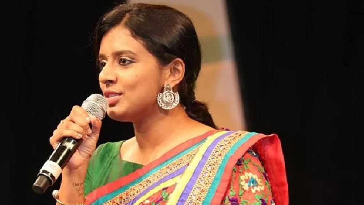 മകളുടെ മടിയിൽ തല ചായ്ച്ച് സിത്താര;സ്വസ്തമെന്ന് കുറിപ്പ്