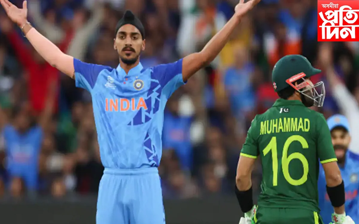 এমাহ পূৰ্বে খালিস্তানী বুলি পৰিচয় পোৱা অৰ্শ্বদীপ সিঙৰ সন্মুখত নতশিৰ পাকিস্তানৰ বাবৰ আজম আৰু মহম্মদ ৰিজৱান
