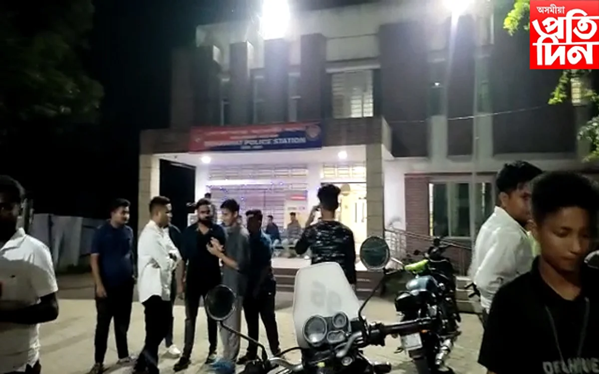 বোকাখাতত দুৰ্বৃত্তই আক্ৰমণ কৰিলে কলেজীয়া ছাত্ৰ-ছাত্ৰীক...