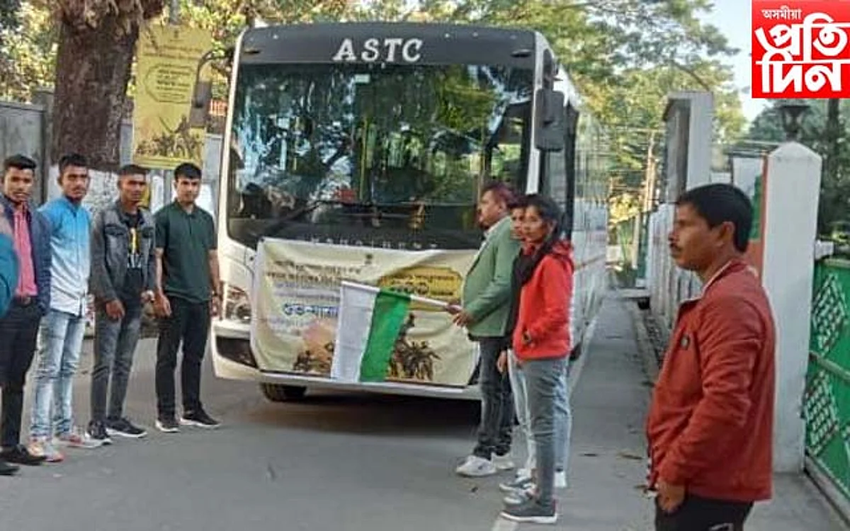লাচিত দিৱসত অংশগ্ৰহণৰ বাবে ৰাওনা ধুবুৰীৰ শিক্ষাৰ্থী