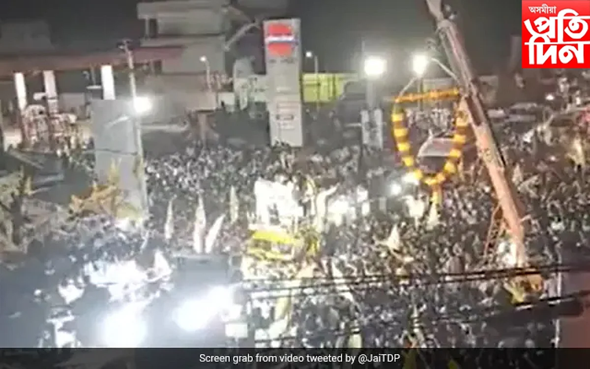 প্ৰাক্তন মুখ্যমন্ত্ৰীৰ ৰেলীত অঘটন, পদপিষ্ট হৈ ৮ জনৰ মৃত্যু...