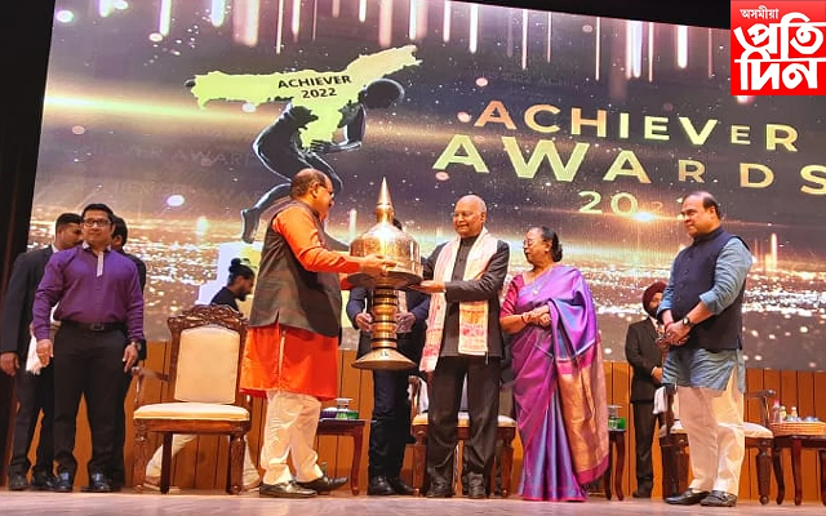 দৃষ্টিহীন শিক্ষাৰ্থীৰ শিক্ষালৈ যুগান্তকাৰী অৱদানঃ বিনামূলীয়াকৈ বিতৰণ হেমকোষৰ ব্ৰেইল সংস্কৰণ...