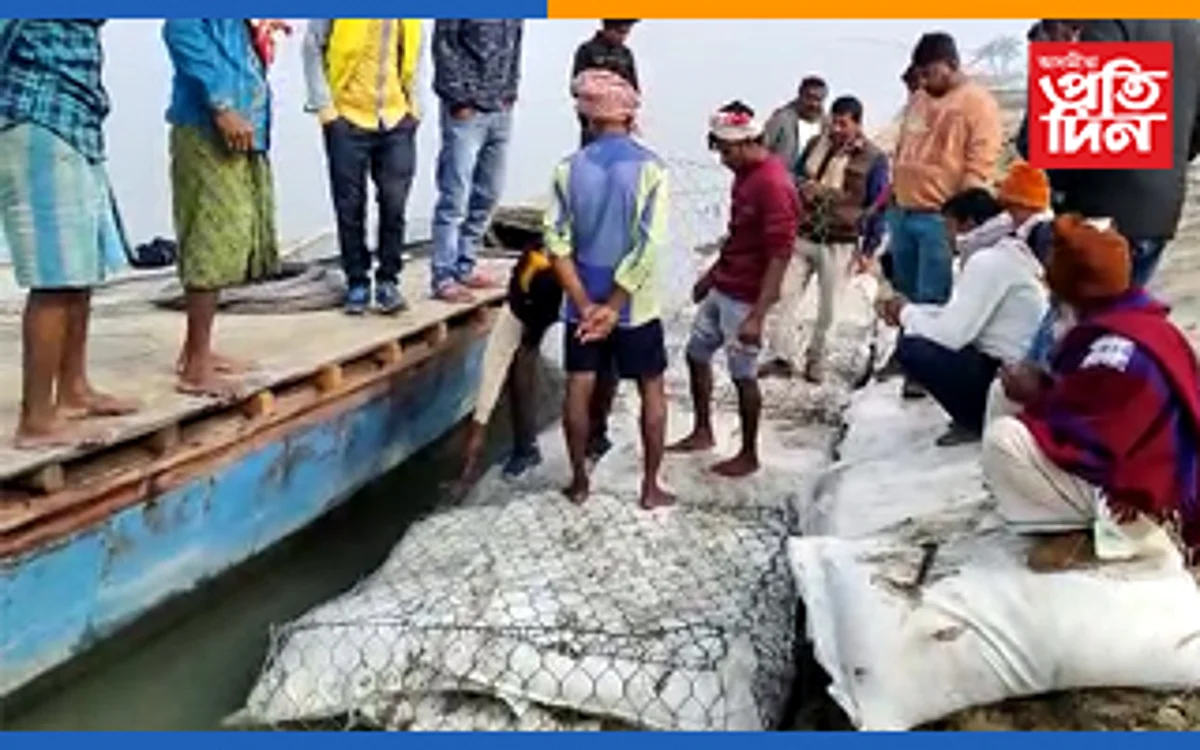 ফকিৰগঞ্জত ব্ৰহ্মপুত্ৰ নদীৰ গৰাখহনীয়া প্ৰতিৰোধৰ কাম আৰম্ভ : জলসম্পদ বিভাগক ধন্যবাদ