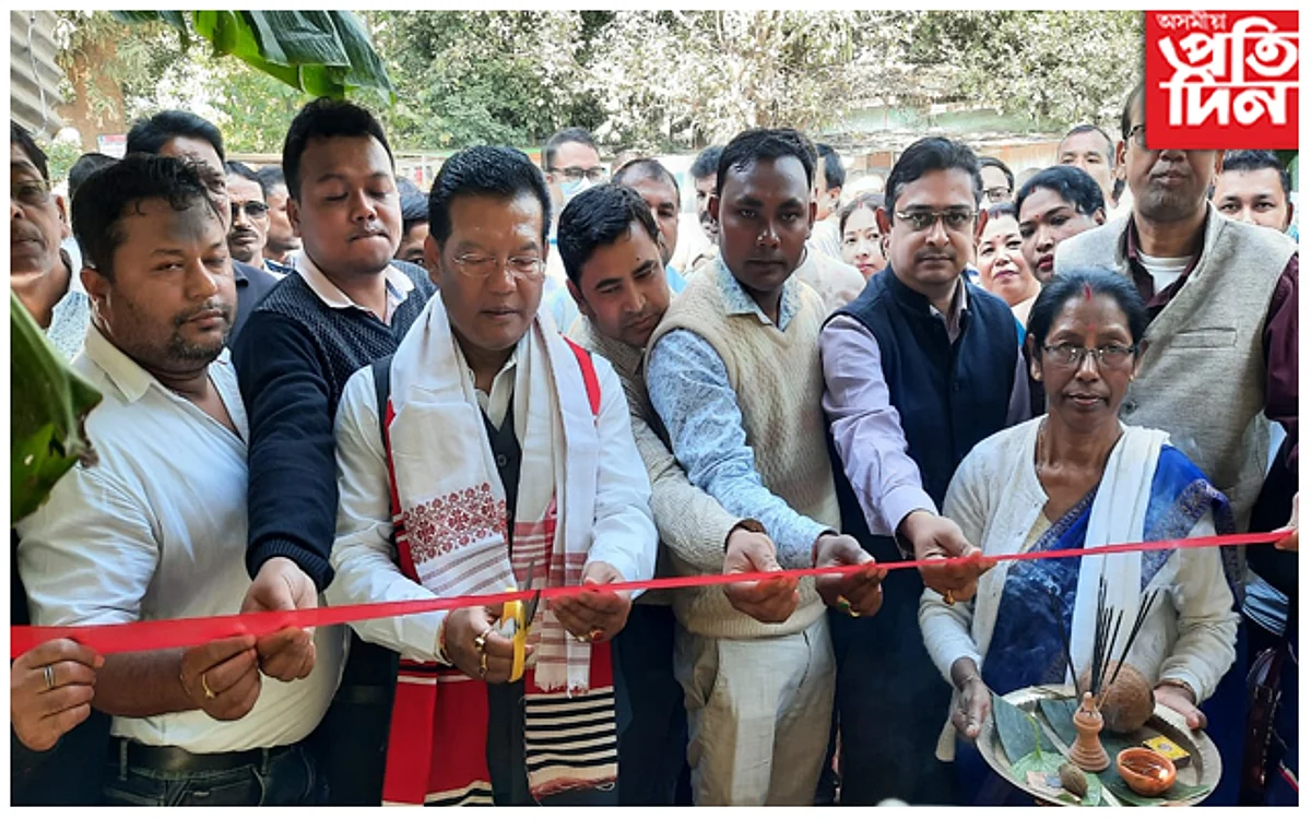 ঢকুৱাখনাত বিশুদ্ধ দুগ্ধৰ বিপনি "দুগ্ধম" উদ্বোধন...