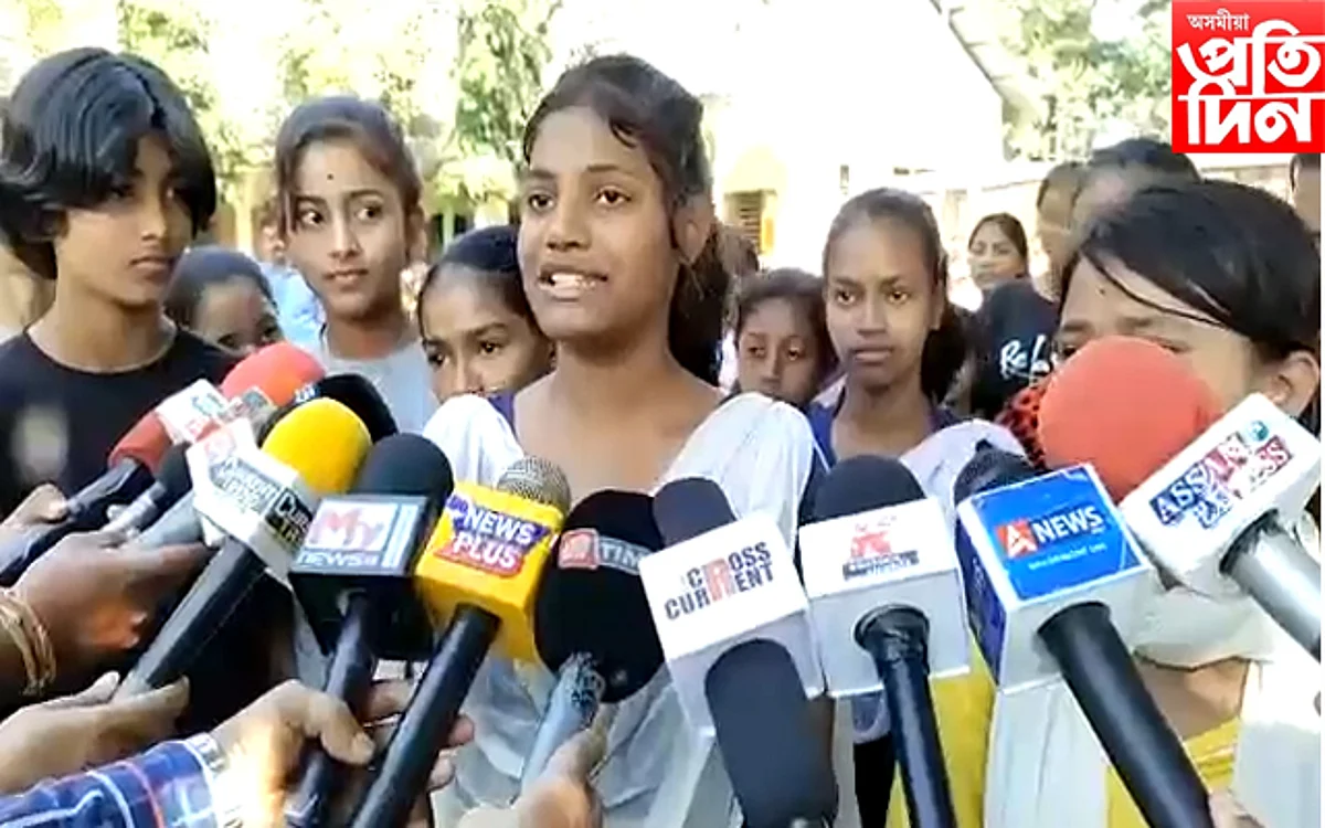 ''আমাক খেলিবলৈ এখন পথাৰ দিয়ক'' একাংশ ছাত্ৰ-ছাত্ৰীৰ কাতৰ আহ্বান