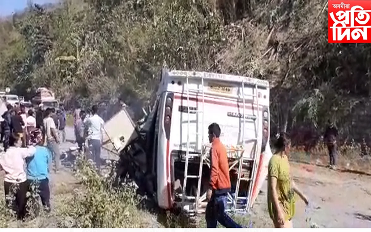 ভয়ংকৰ পথ দুৰ্ঘটনাত প্ৰাণ গ'ল প্ৰায় ১৫ গৰাকী ছাত্ৰ-ছাত্ৰীৰ...