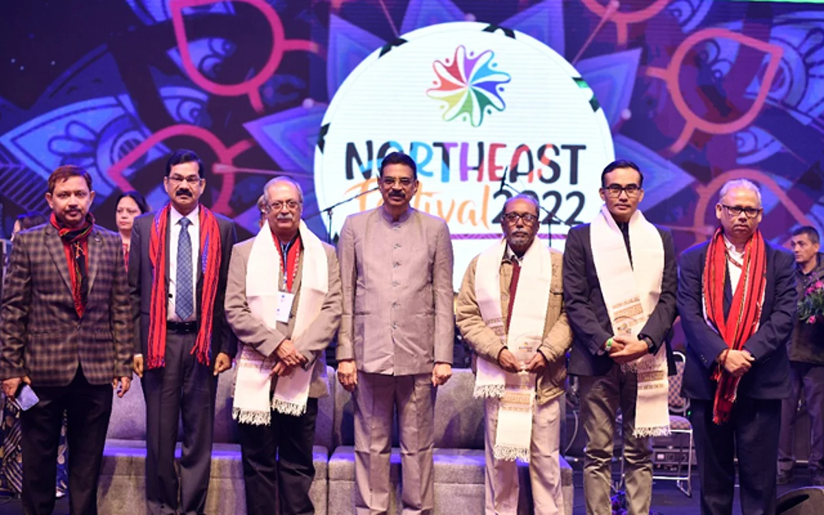 নৰ্থ ইষ্ট ফেষ্টিভেলত 'অসমীয়া প্ৰতিদিন'ৰ নতুন দিল্লীৰ ব্যুৰো চীফ আশীষ গুপ্তাসহ তিনি সাংবাদিকক সম্বৰ্ধনা...