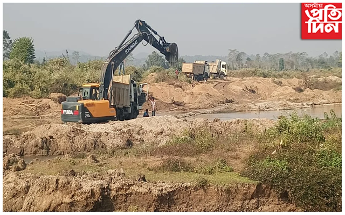 নুমলীগড়ৰ কালিয়নী নদীত অবৈধ খনন